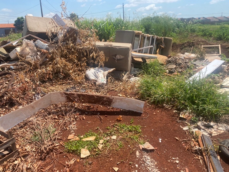Dill do Povo solicita limpeza urgente em terrenos da Vila Toscana