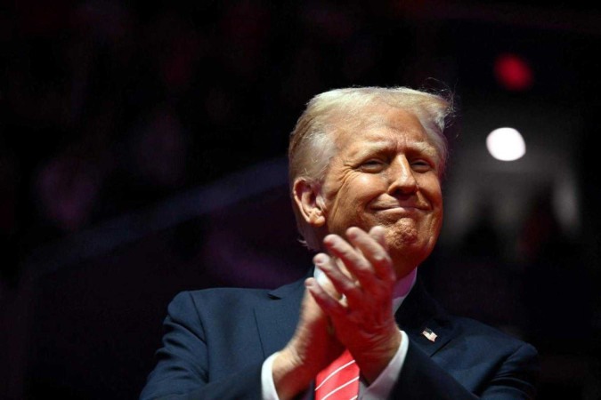 Donald Trump toma posse como presidente dos EUA em cerimônia histórica