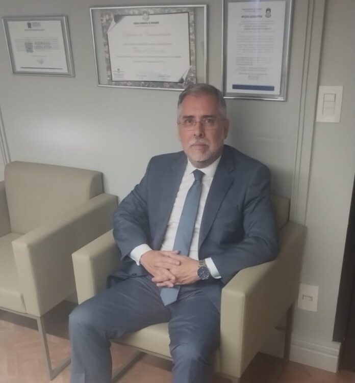 Procurador da Câmara de Dourados, Fernando Baraúna, visita a Folha