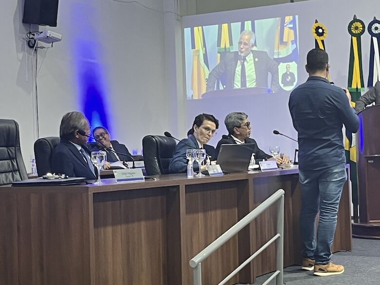 Franklin, Alex e Isa estreiam em áreas estratégicas na Câmara