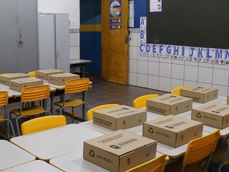 Kits escolares esperam alunos na volta às aulas em Dourados