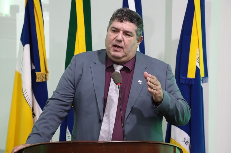 Yuri solicita recapeamento total dos bairros Campo Dourado e Água Boa
