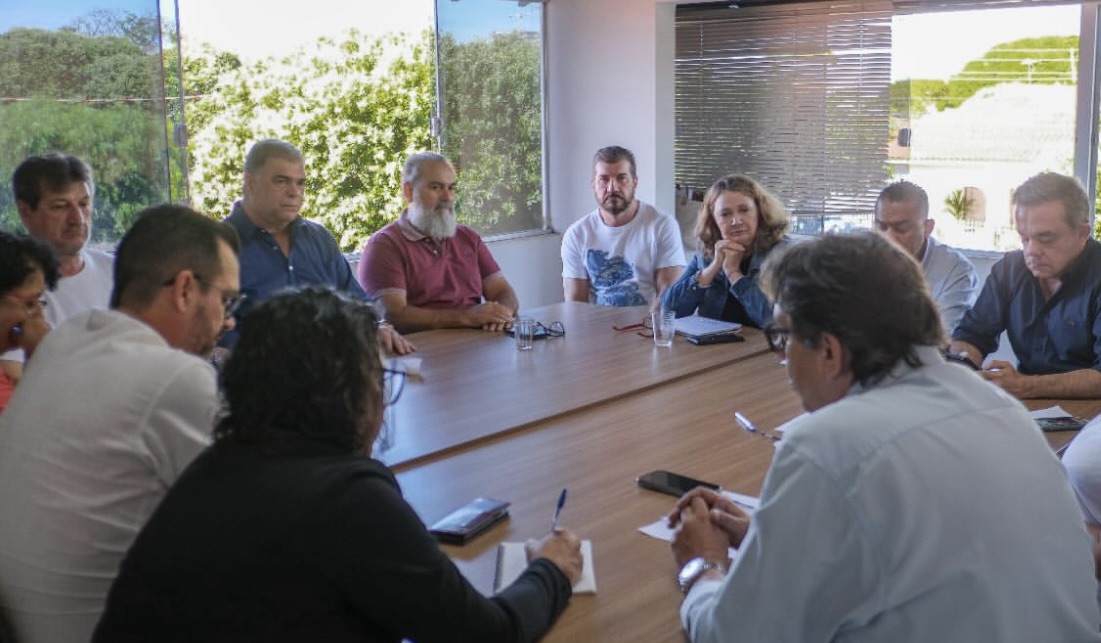 NADA MUDOU: APÓS AMEAÇA, PT CONTINUA NA BASE DE RIEDEL