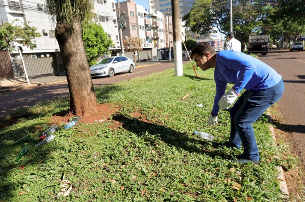 MARÇAL RECOLHE LIXO E PEDE CONSCIÊNCIA AMBIENTAL PARA A CIDADE