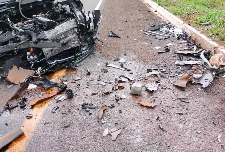 Vítimas de acidente fatal em BR-060 são identificadas e jovem está grave
