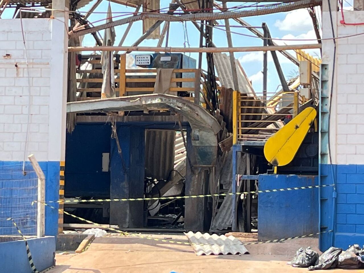 Desabamento em indústria atinge quatro; um morre em Dourados